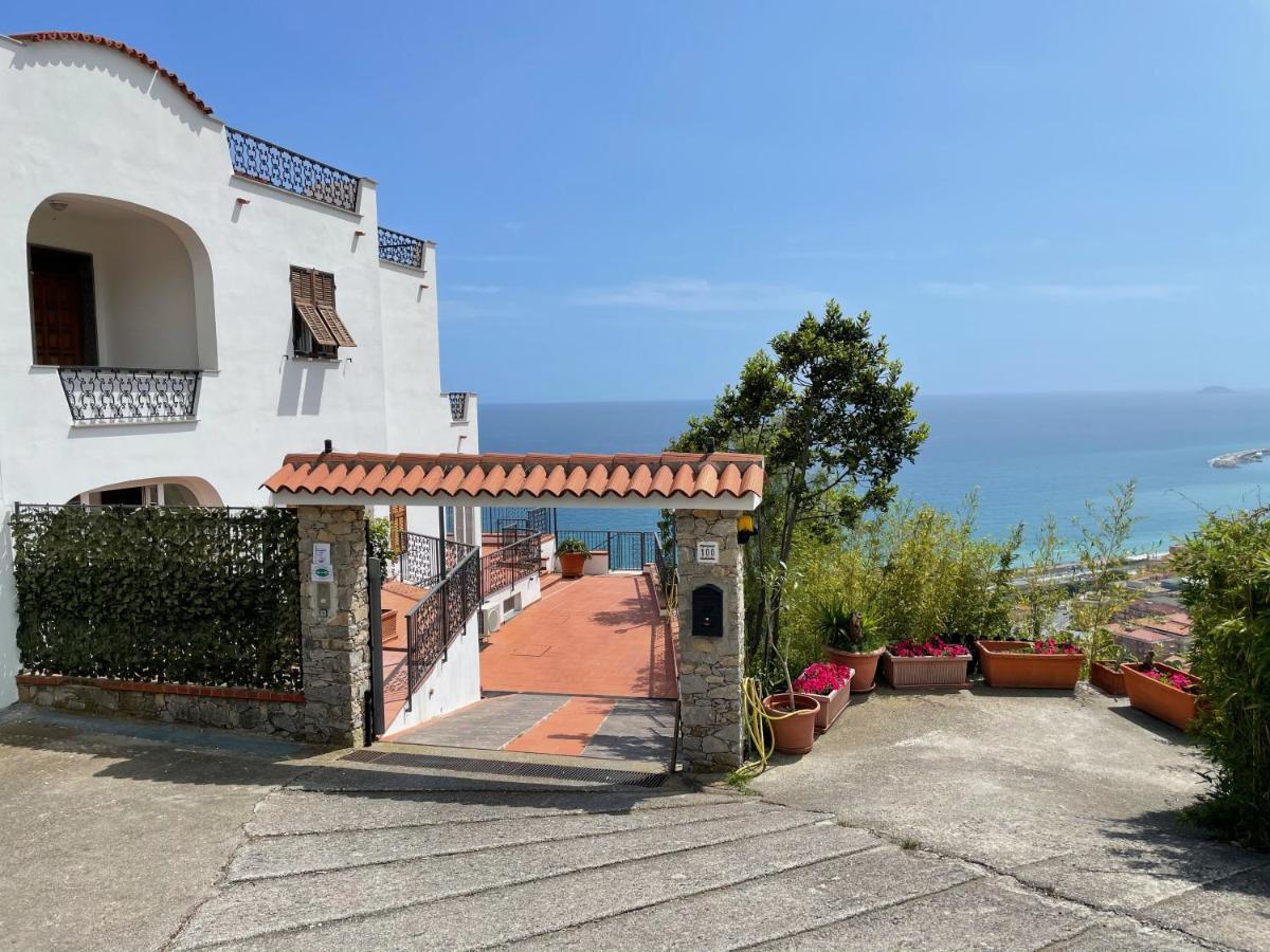 Sotto Le Stelle ...Il Mare Hotel Pietra Ligure Exterior photo