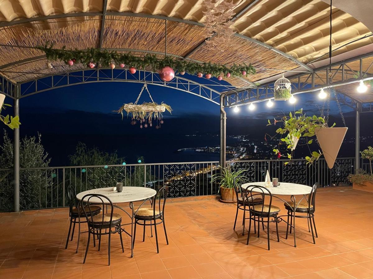 Sotto Le Stelle ...Il Mare Hotel Pietra Ligure Exterior photo